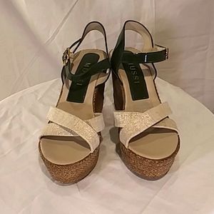 NWOT Mussi Tan & Green Platform Wedge